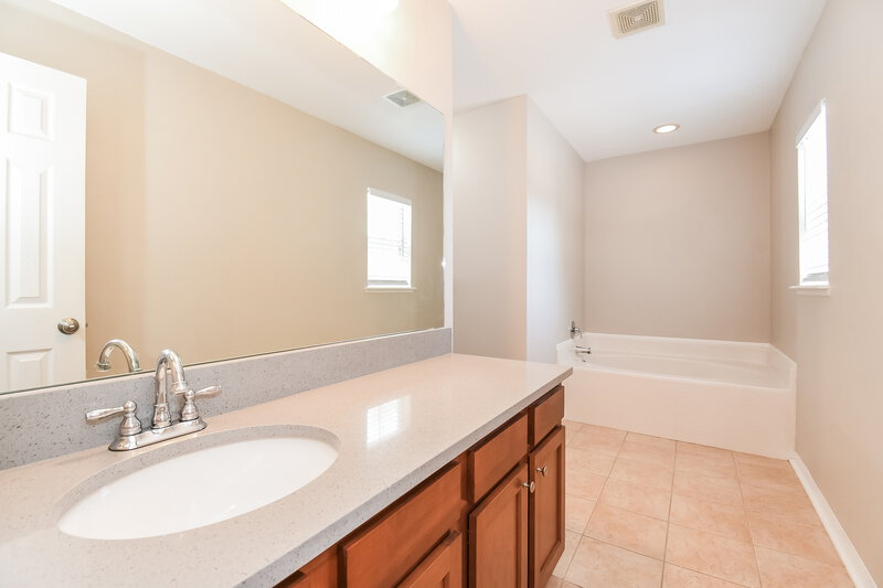 2,280/Mo, 8809 Shindler Crossing Dr Jacksonville, FL 32222 Bathroom View