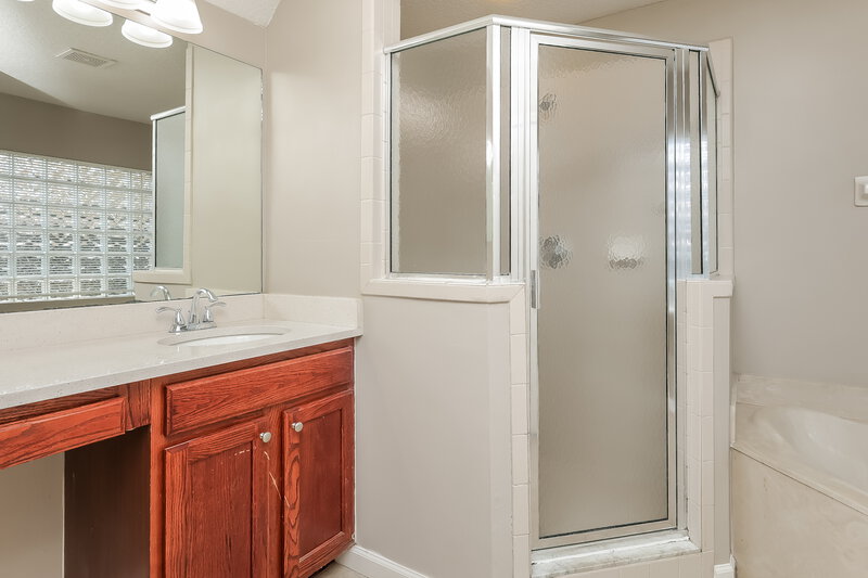 1,875/Mo, 7941 Collins Bay Ct Jacksonville, FL 32244 Main Bathroom View 2