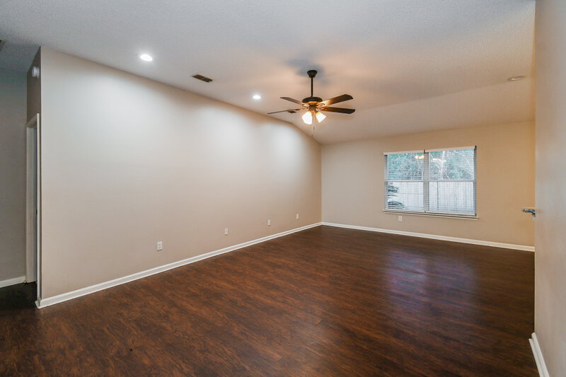 1,925/Mo, 10994 Union Pacific Dr S Jacksonville, FL 32246 Living Room View