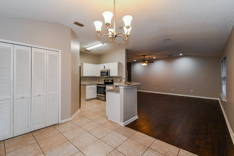 1,925/Mo, 10994 Union Pacific Dr S Jacksonville, FL 32246 Dining Room View