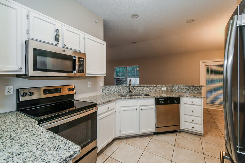 1,925/Mo, 10994 Union Pacific Dr S Jacksonville, FL 32246 Kitchen View
