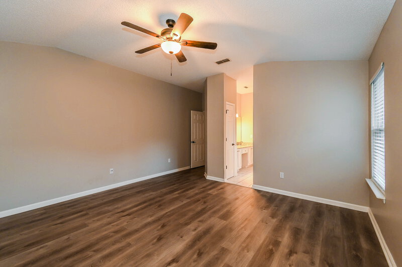 1,925/Mo, 10994 Union Pacific Dr S Jacksonville, FL 32246 Main Bedroom View 2