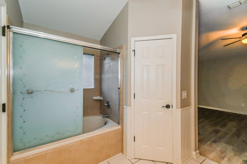 1,925/Mo, 10994 Union Pacific Dr S Jacksonville, FL 32246 Main Bathroom View 2