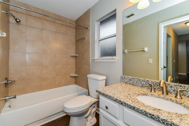 1,925/Mo, 10994 Union Pacific Dr S Jacksonville, FL 32246 Bathroom View