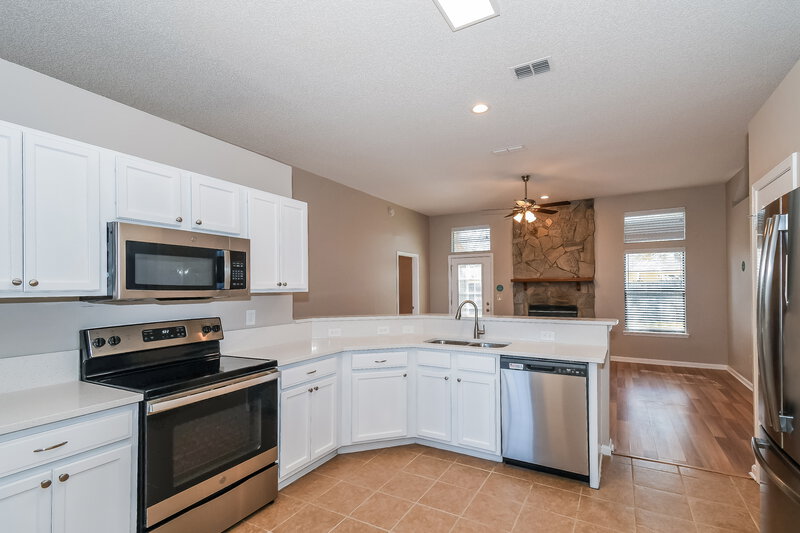 2,305/Mo, 13146 Staffordshire Dr S Jacksonville, FL 32225 Kitchen View