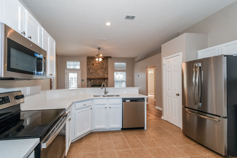 2,305/Mo, 13146 Staffordshire Dr S Jacksonville, FL 32225 Kitchen View 2