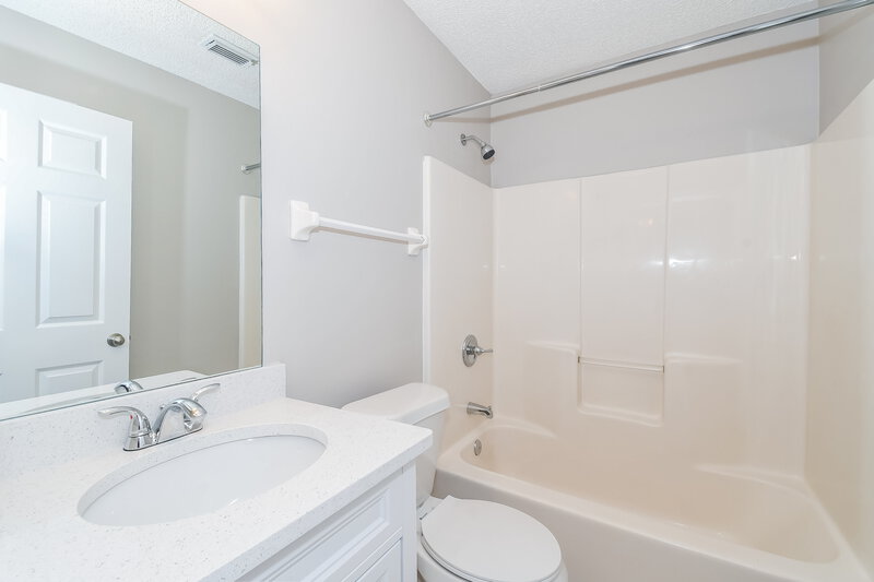 2,305/Mo, 13146 Staffordshire Dr S Jacksonville, FL 32225 Bathroom View