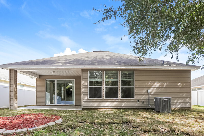 0/Mo, 15889 Lexington Park Blvd Jacksonville, FL 32218 Rear View