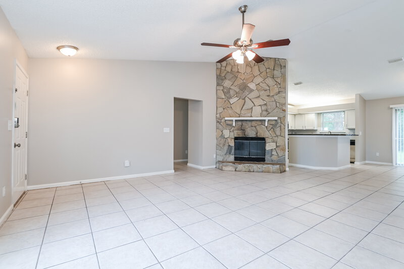1,850/Mo, 1225 Peabody Dr E Jacksonville, FL 32221 Living Room View 2