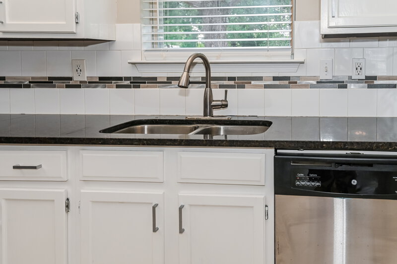 1,850/Mo, 1225 Peabody Dr E Jacksonville, FL 32221 Kitchen View