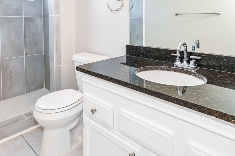 1,850/Mo, 1225 Peabody Dr E Jacksonville, FL 32221 Main Bathroom View