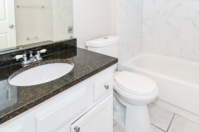1,850/Mo, 1225 Peabody Dr E Jacksonville, FL 32221 Bathroom View