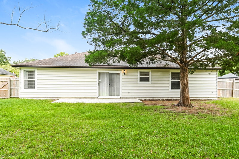 1,850/Mo, 1225 Peabody Dr E Jacksonville, FL 32221 Rear View