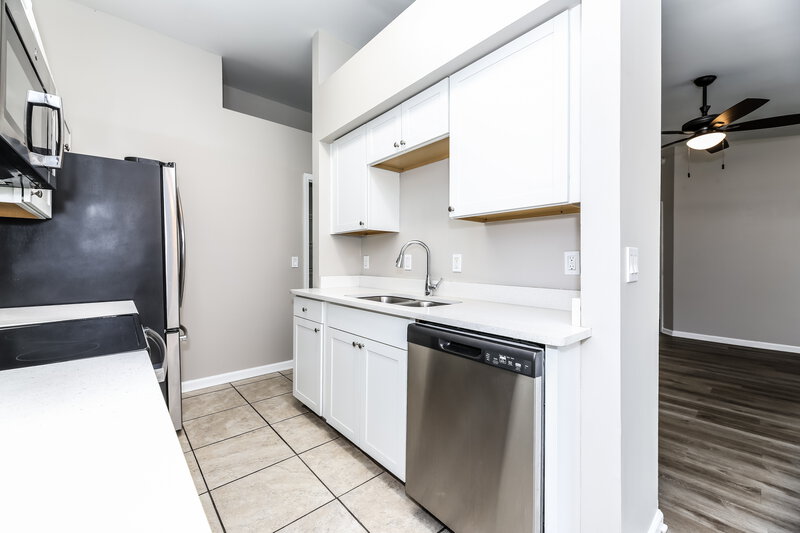 1,895/Mo, 7619 Pimmit Hills Dr Jacksonville, FL 32244 Kitchen View 2