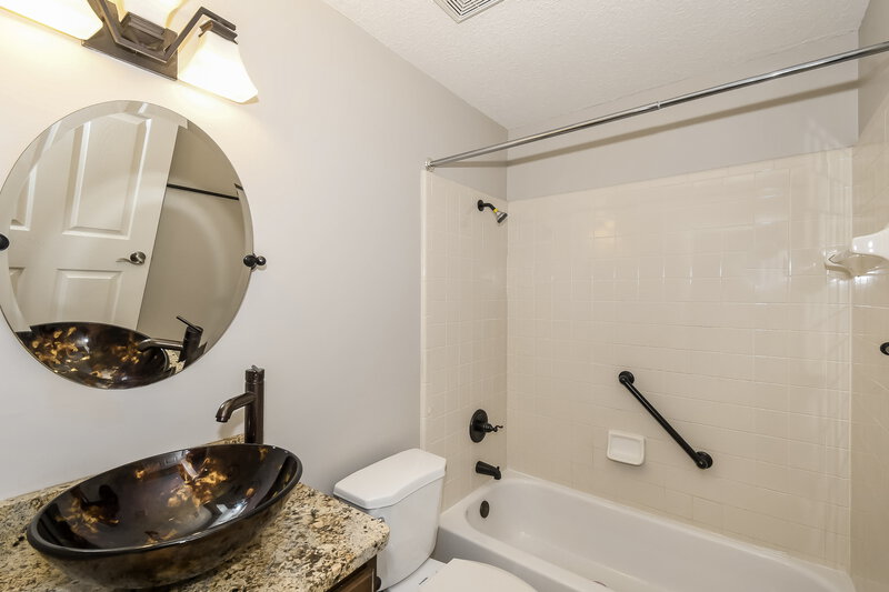 1,765/Mo, 2171 Joseph Hewes Ct Orange Park, FL 32073 Main Bathroom View