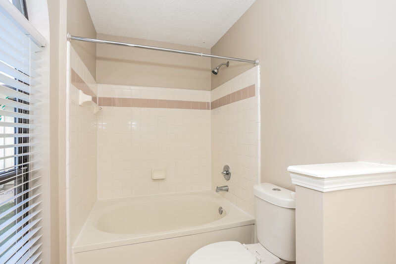 2,240/Mo, 248 Carriann Cove Trail W Jacksonville, FL 32225 Main Bathroom View