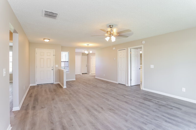1,600/Mo, 7019 Cane Grass Ln W Jacksonville, FL 32244 Living Room View