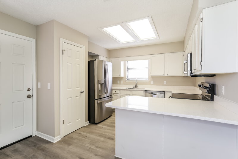 1,600/Mo, 7019 Cane Grass Ln W Jacksonville, FL 32244 Kitchen View