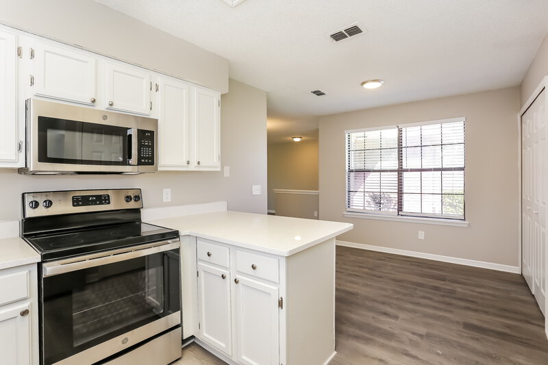 1,600/Mo, 7019 Cane Grass Ln W Jacksonville, FL 32244 Kitchen View 2