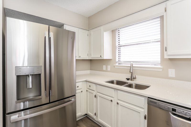 1,600/Mo, 7019 Cane Grass Ln W Jacksonville, FL 32244 Kitchen View 3