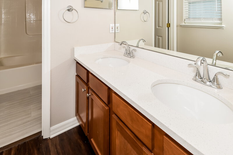 2,265/Mo, 65 Reeding Ridge Dr W Jacksonville, FL 32225 Main Bathroom View
