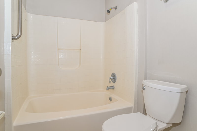 2,310/Mo, 65 Reeding Ridge Dr W Jacksonville, FL 32225 Main Bathroom View 2