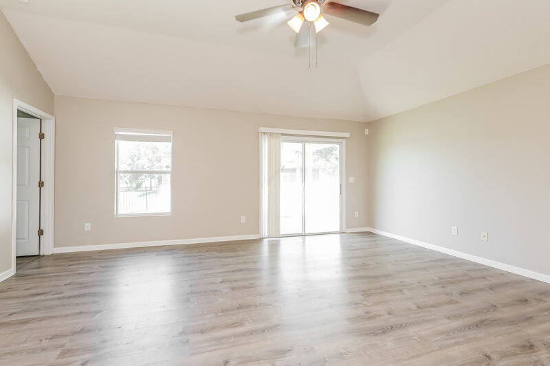 2,150/Mo, 1033 Bains Lake Dr Jacksonville, FL 32218 Living Room View