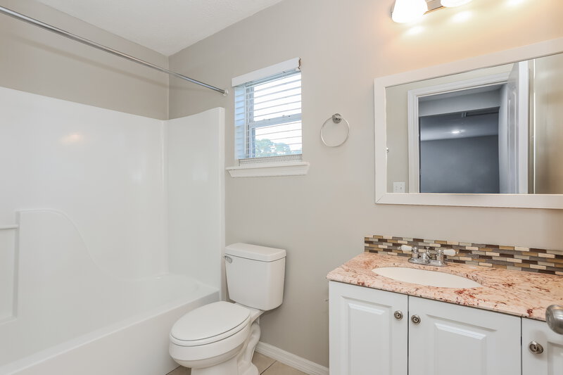 1,805/Mo, 8256 Teaticket Dr Jacksonville, FL 32244 Main Bathroom View