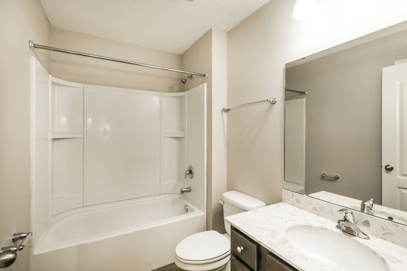 1,800/Mo, 4141 Fishing Creek Ln Middleburg, FL 32068 Bathroom View