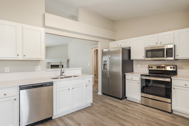 2,500/Mo, 3427 Bristol Bridge Rd Orange Park, FL 32073 Kitchen View