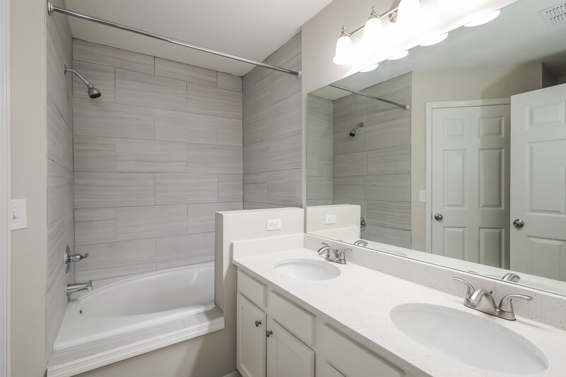 2,500/Mo, 3427 Bristol Bridge Rd Orange Park, FL 32073 Main Bathroom View