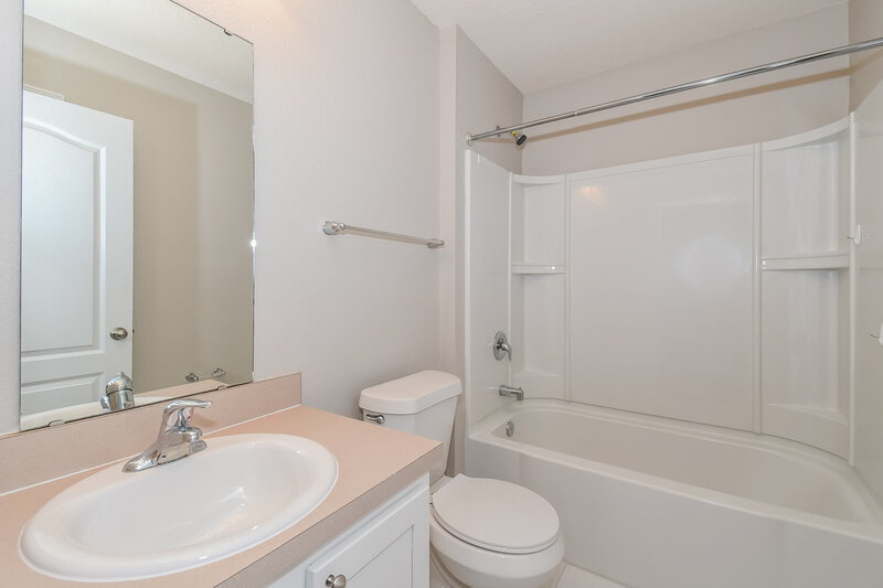 1,960/Mo, 1916 Applegate Ln Middleburg, FL 32068 Bathroom View