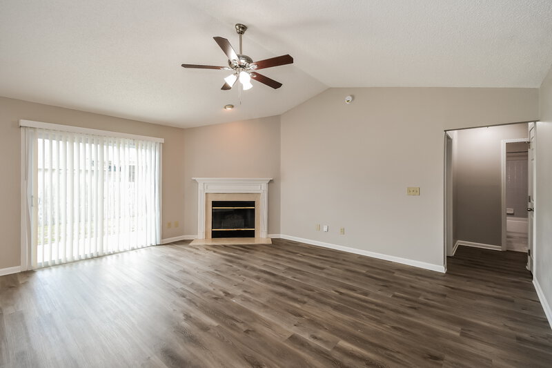 2,040/Mo, 509 Fallen Timbers Dr Orange Park, FL 32073 Living Room View 2