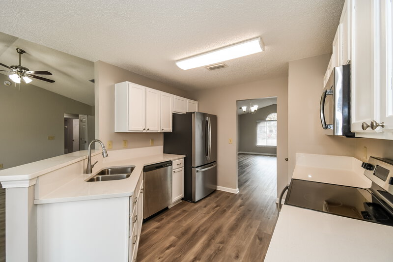 2,040/Mo, 509 Fallen Timbers Dr Orange Park, FL 32073 Kitchen View