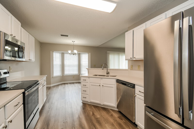 2,040/Mo, 509 Fallen Timbers Dr Orange Park, FL 32073 Kitchen View 2