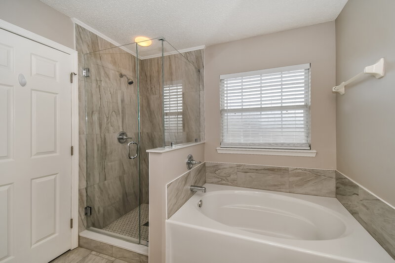 2,040/Mo, 509 Fallen Timbers Dr Orange Park, FL 32073 Main Bathroom View 2