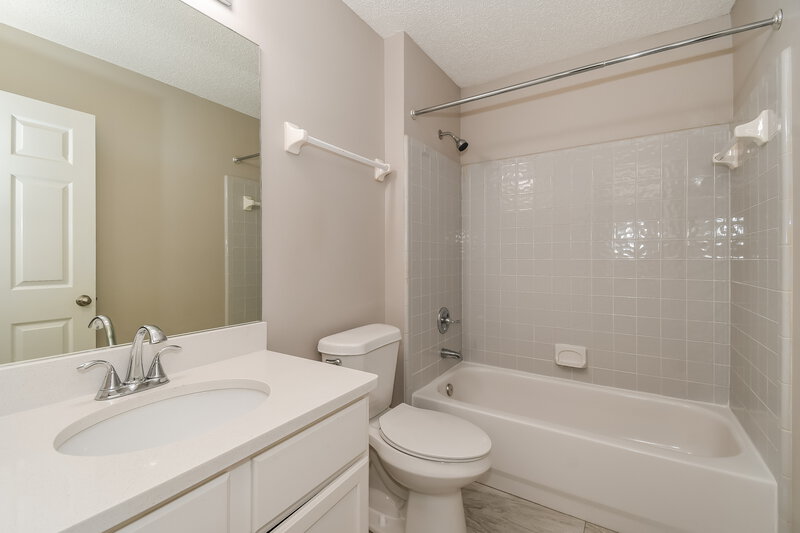 2,040/Mo, 509 Fallen Timbers Dr Orange Park, FL 32073 Bathroom View
