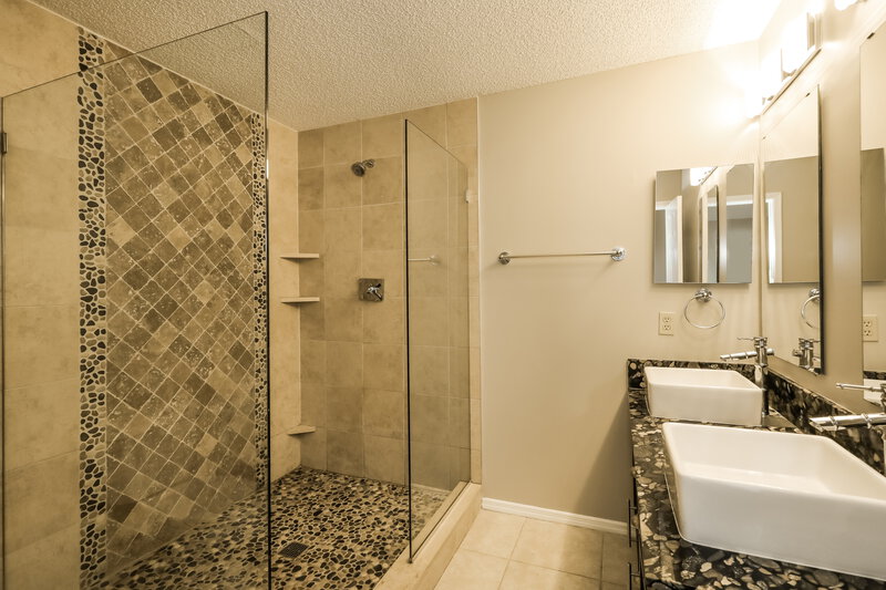 3,390/Mo, 653 Staffordshire Dr E Jacksonville, FL 32225 Main Bathroom View