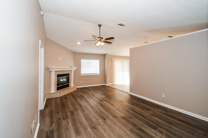 2,000/Mo, 9556 Glenn Abbey Way Jacksonville, FL 32256 Living Room View