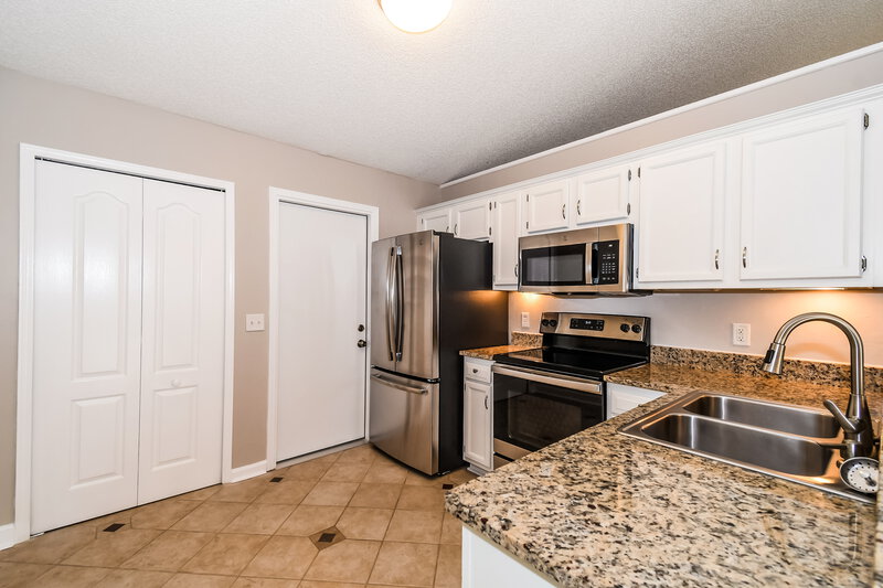 2,000/Mo, 9556 Glenn Abbey Way Jacksonville, FL 32256 Kitchen View