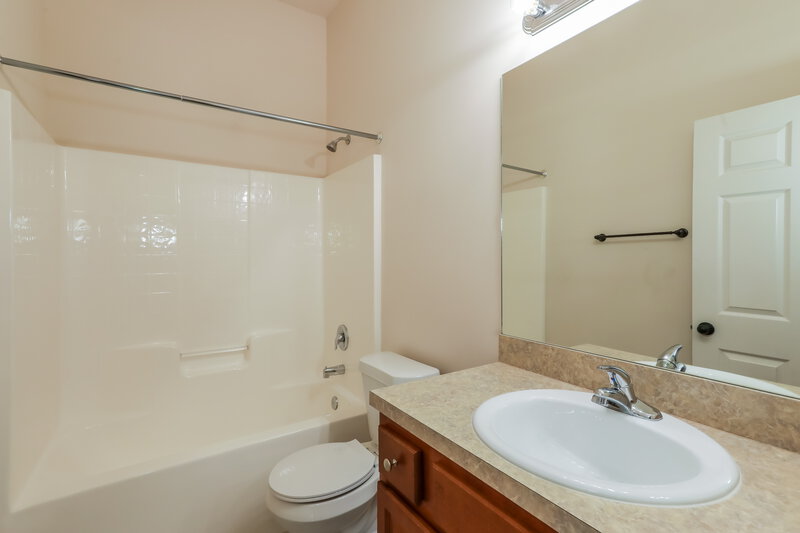1,970/Mo, 3074 Zeyno Dr Middleburg, FL 32068 Bathroom View