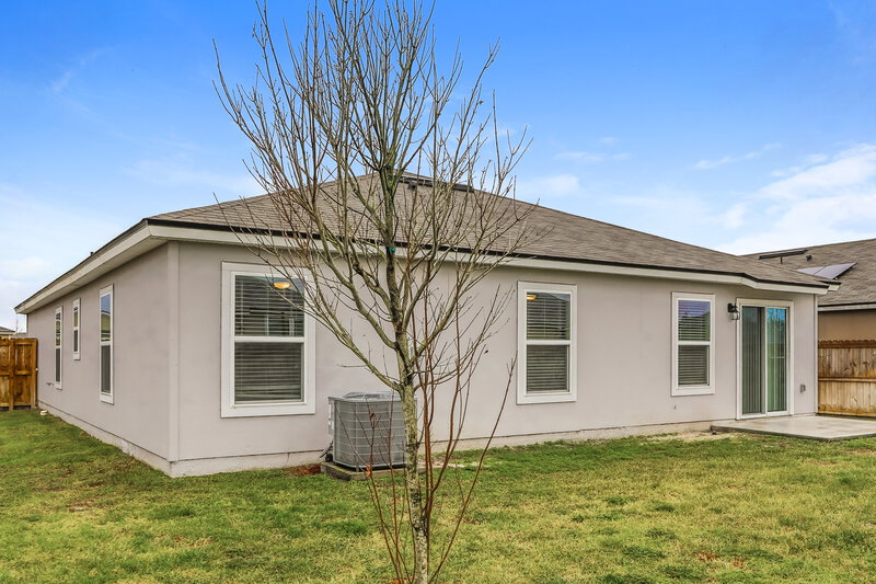 1,770/Mo, 2073 Pebble Point Dr Green Cove Springs, FL 32043 Rear View