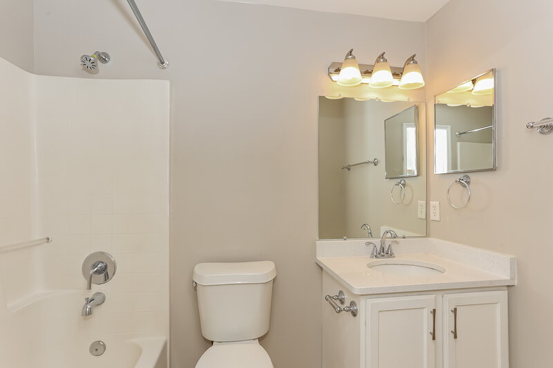 2,480/Mo, 58 Reeding Ridge Dr W Jacksonville, FL 32225 Main Bathroom View