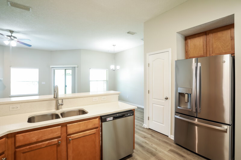2,840/Mo, 3349 Horseshoe Trail Dr Orange Park, FL 32065 Kitchen View 2