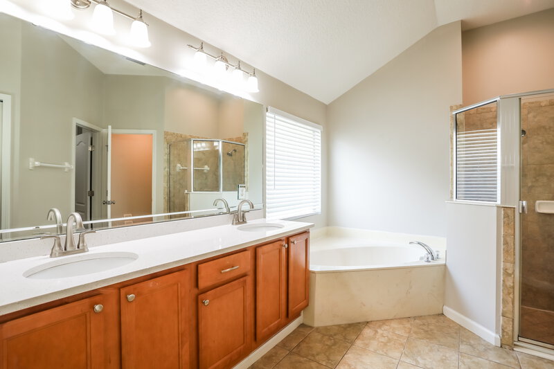 2,840/Mo, 3349 Horseshoe Trail Dr Orange Park, FL 32065 Main Bathroom View