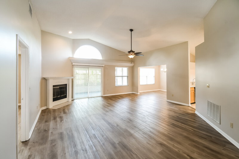 1,675/Mo, 9082 Sable Ridge Ct Jacksonville, FL 32244 Living Room View 2