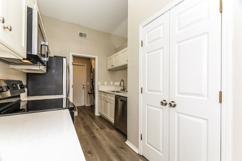 2,155/Mo, 12725 Serenade Cir N Jacksonville, FL 32225 Kitchen View 2