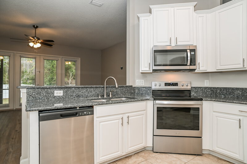 2,470/Mo, 167 Linda Lake Ln Saint Augustine, FL 32095 Kitchen View