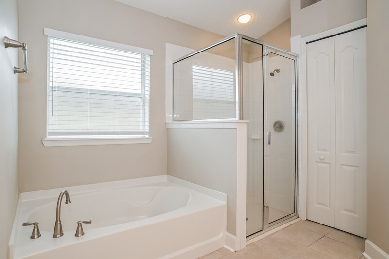 2,470/Mo, 167 Linda Lake Ln Saint Augustine, FL 32095 Main Bathroom View 2
