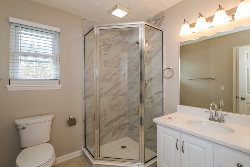 1,945/Mo, 560 William Ellery St Orange Park, FL 32073 Main Bathroom View